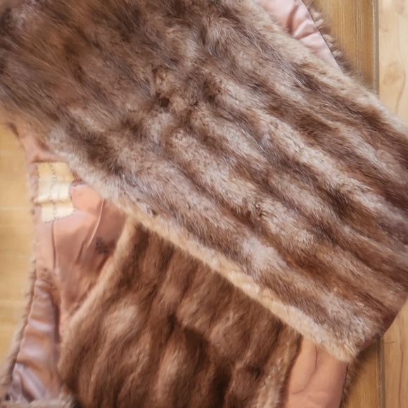 VINTAGE FORBES & WALLACE FUR STOLE - Picture 3 of 16
